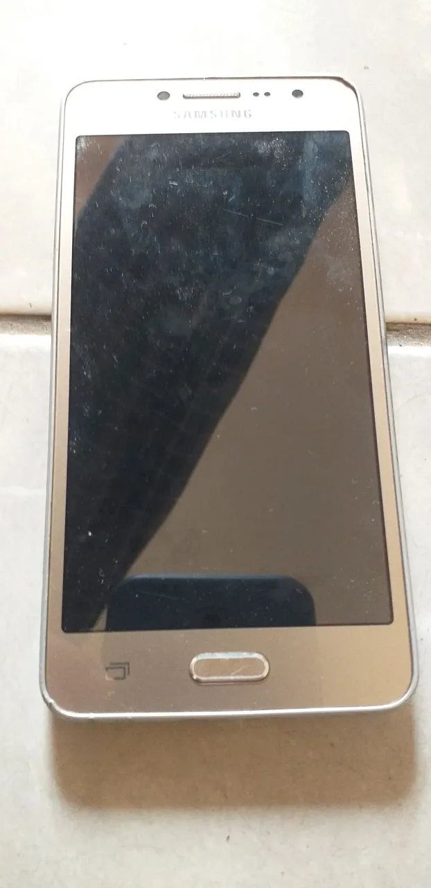 Vende-se este celular Samsung J2 Prime.