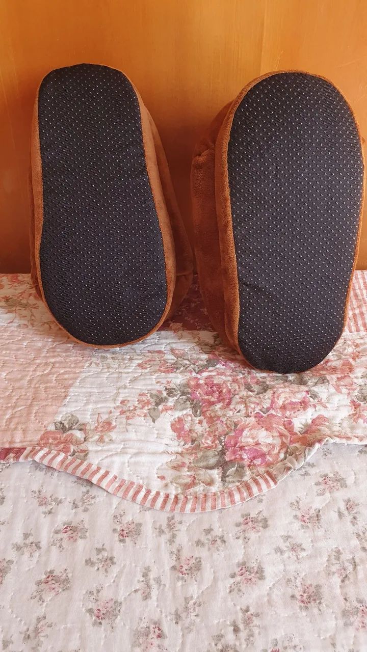 Pantufas Emoji de Cocô - Tamanho Único - Foto 3