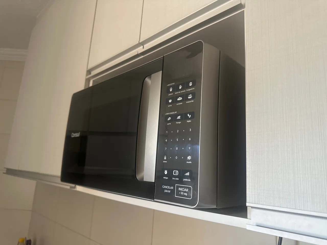 Micro-ondas Consul com Design Moderno e Funções Inteligentes
