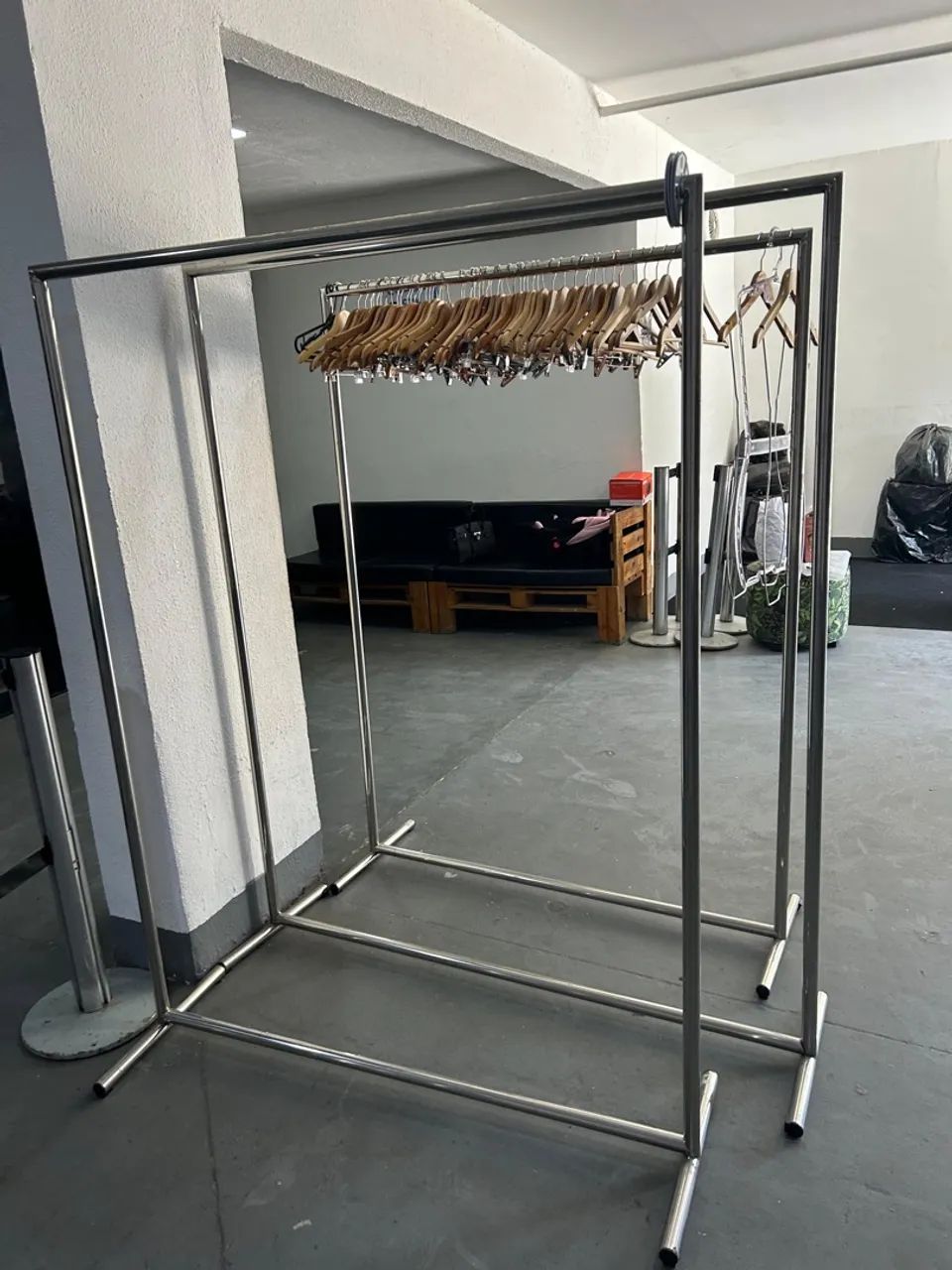 EXPOSITOR DE ROUPA EM AÇO INOXIDÁVEL (ARARA)