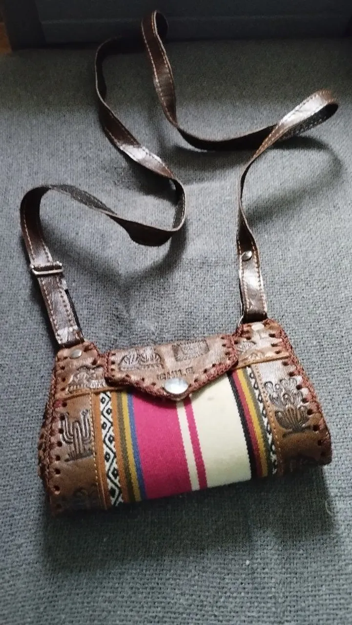 Bolsa tira colo em Couro chilena