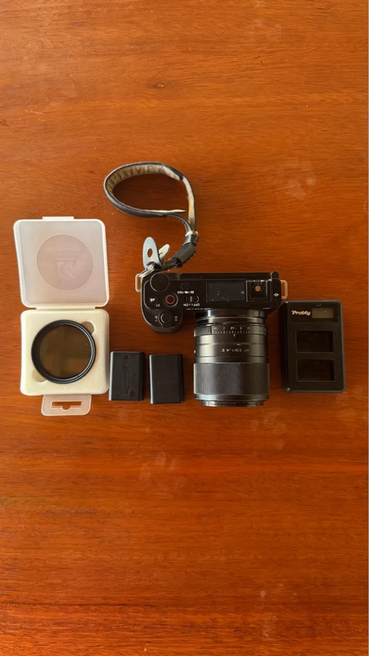Camera Sony zV-e10 com lente 23mm f/1.4 +filtro ND