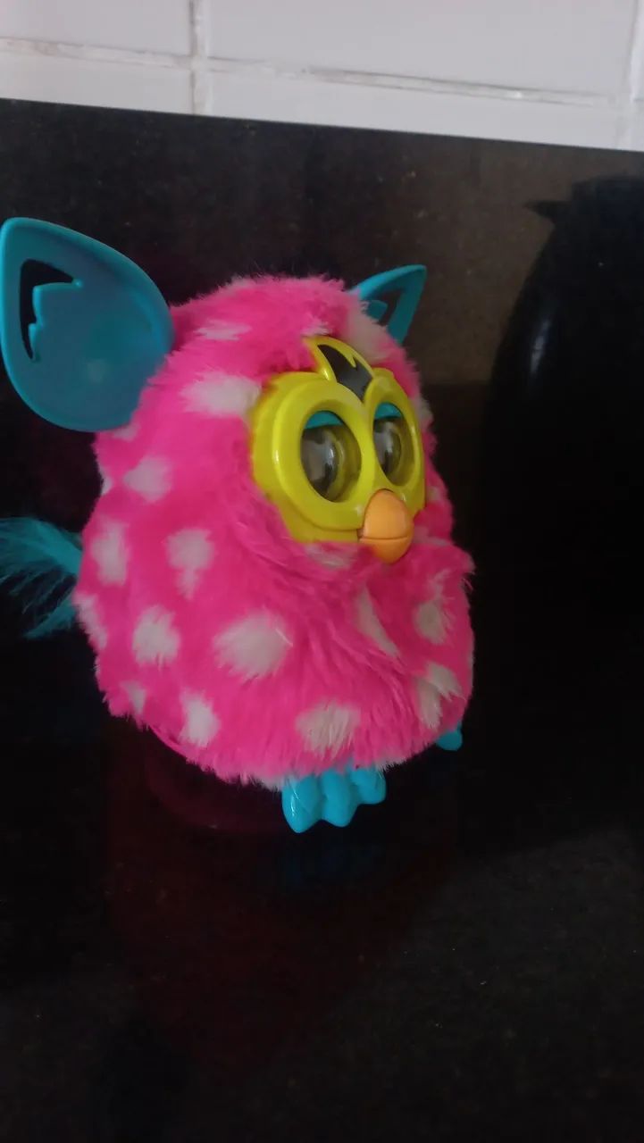 Furby eletrônico rosa com manchas brancas - Foto 2