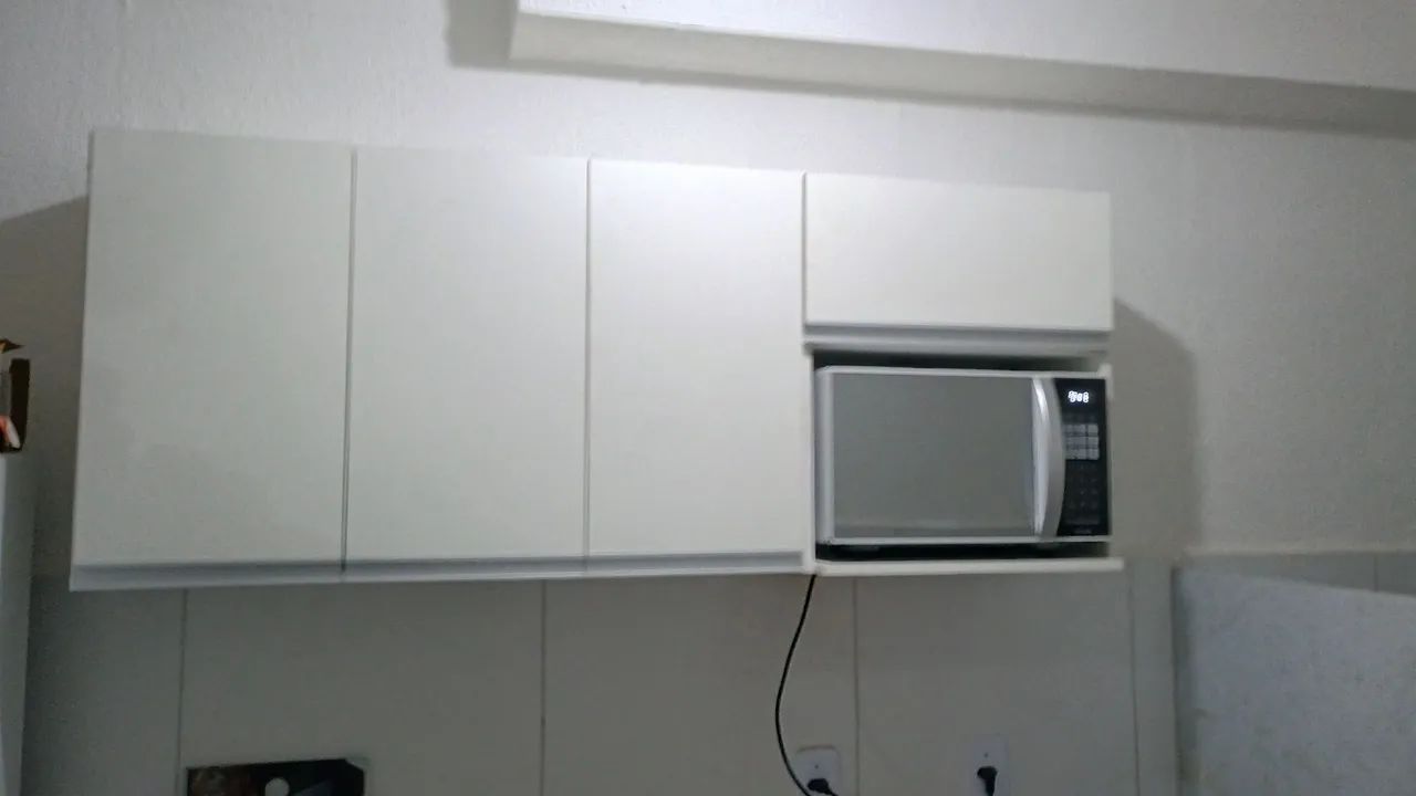 Armario de 3 portas +nicho de microondas 