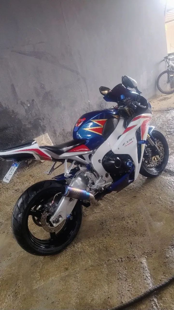 CBR1000RR  2011 - Foto 2