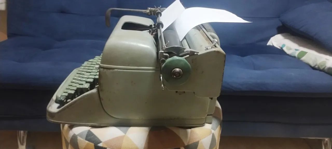 Máquina de escrever 64166882275841121