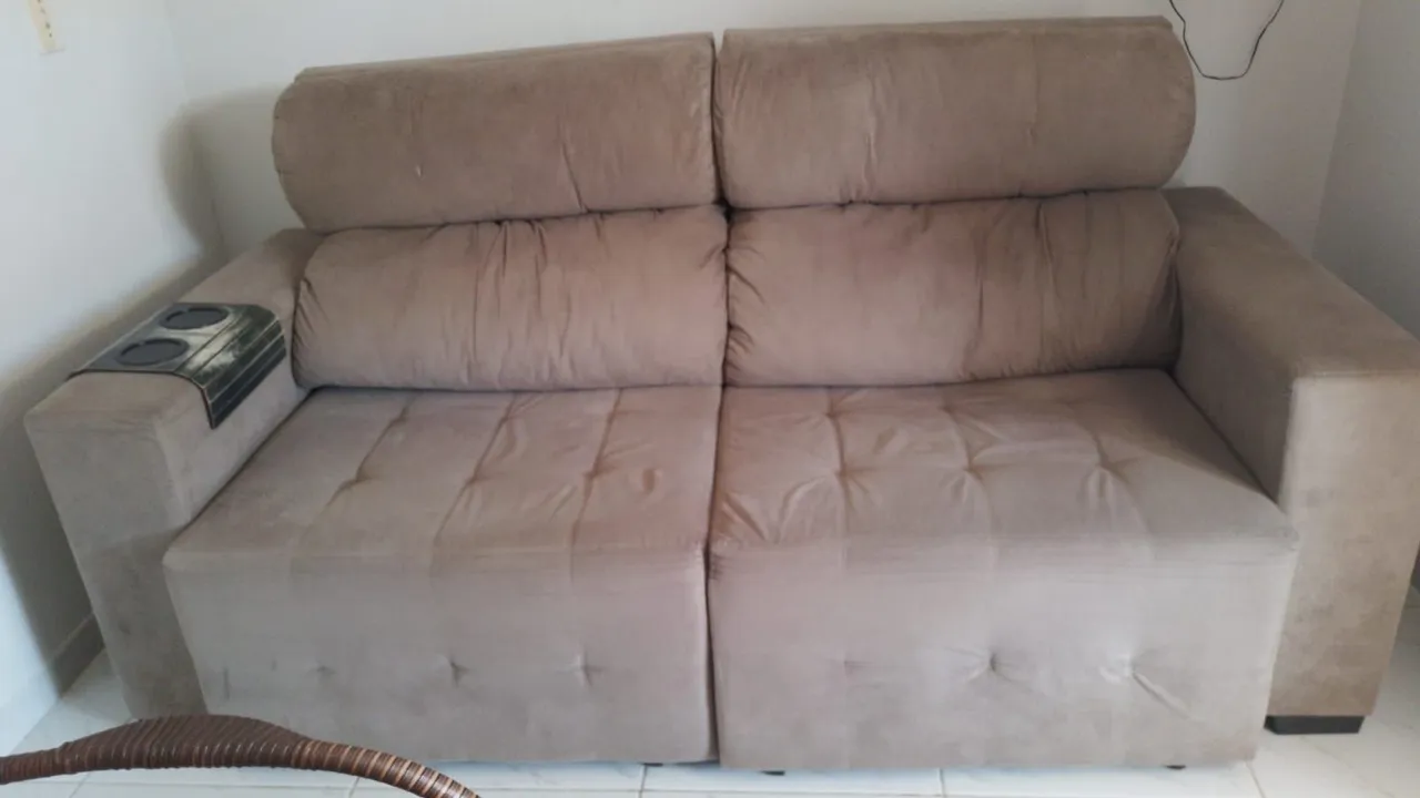 Sofá 3 lugares confortável