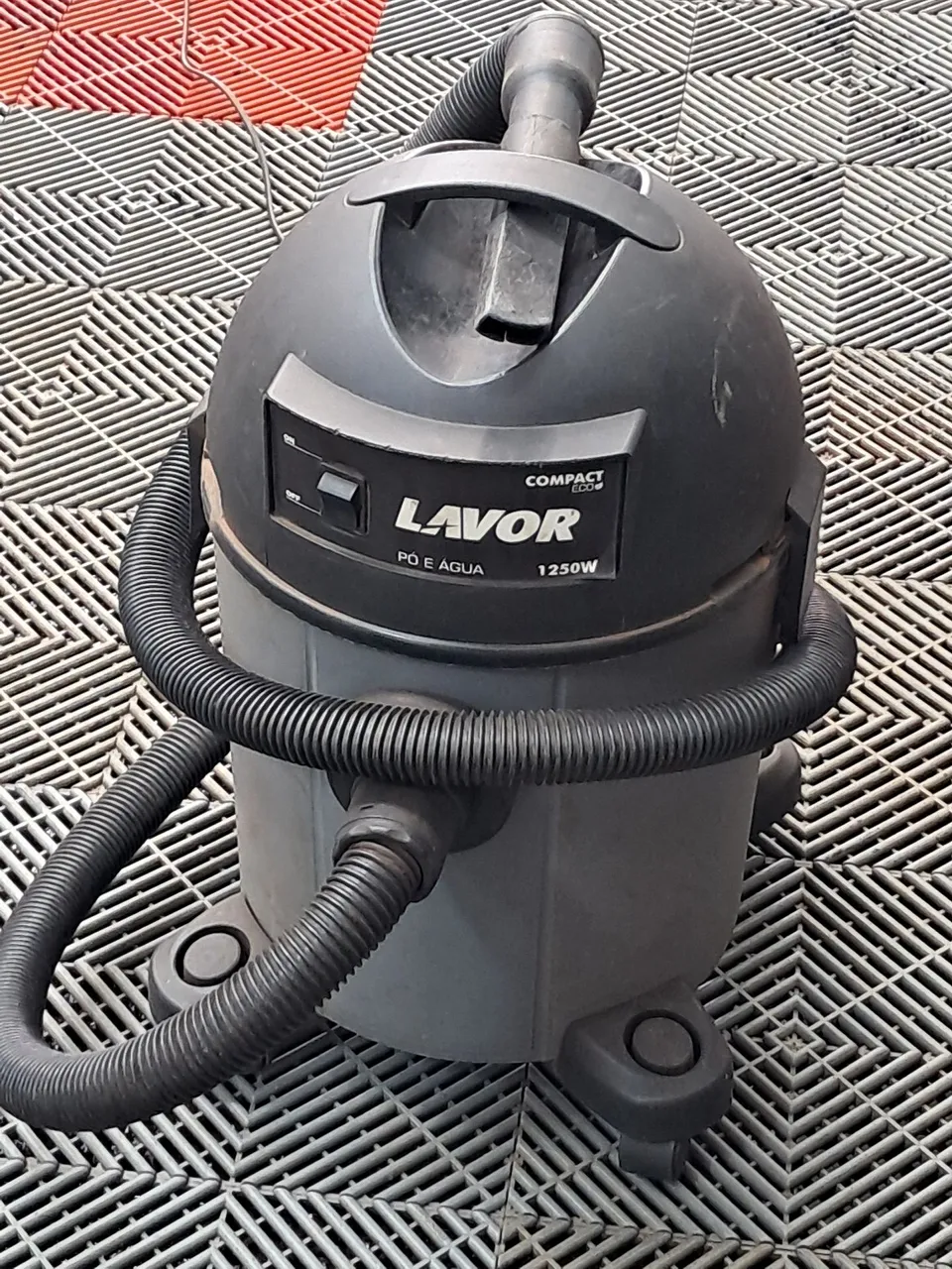 Aspirador de Pó e Água Lavor Compact 1250W