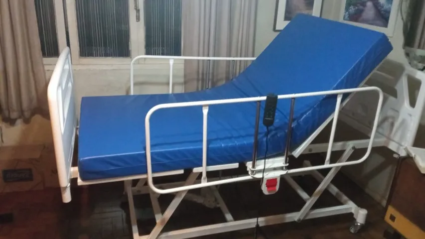 Cama hospitalar com motor (elétrica)