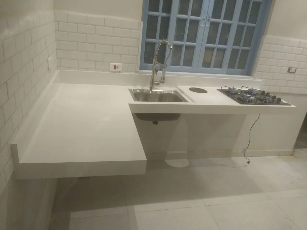 Pias escupidas em porcelanato  - Foto 3
