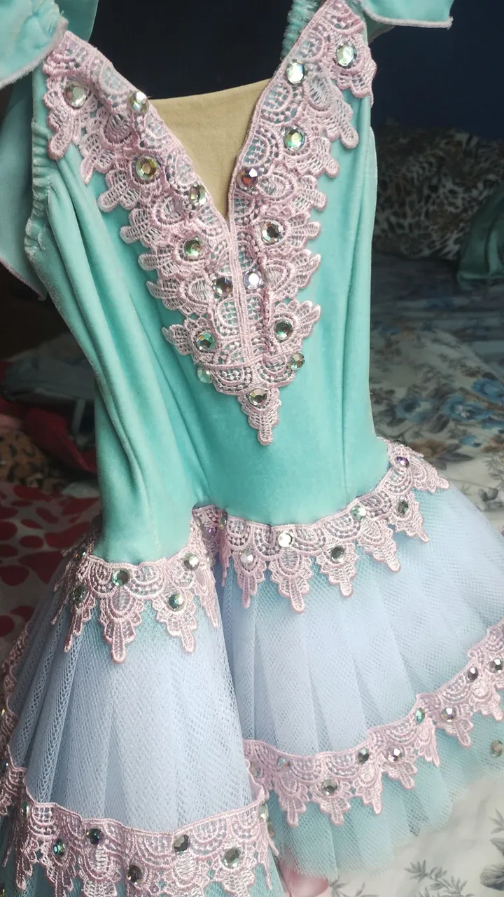 Fantasia Bailarina Azul com Detalhes Rosa