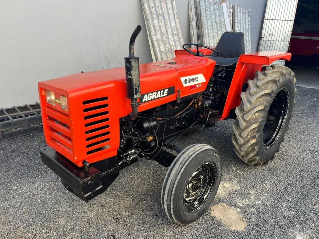 Trator Agrale 4300 2 cilindros motor zero