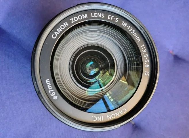 Lente Zoom Canon EF-S 18-135mm 3.5-5.6 IS - Foto 2
