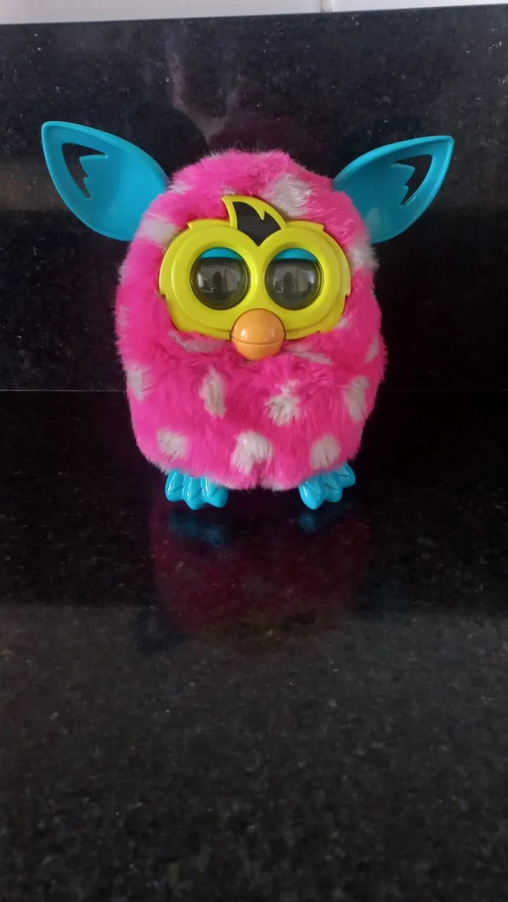 Furby eletrônico rosa com manchas brancas - Foto 3