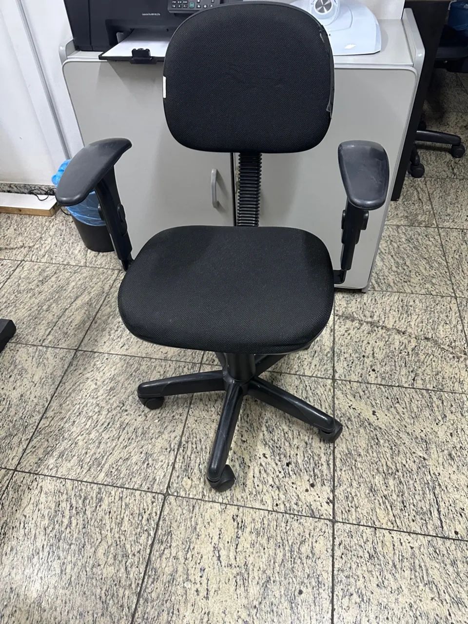 Cadeira giratória para escritório com braço