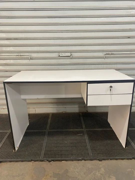 Mesa de escritores  - Foto 4