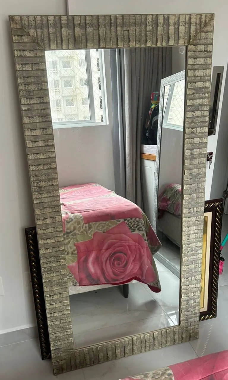 Espelho Decorativo com Moldura Rústica