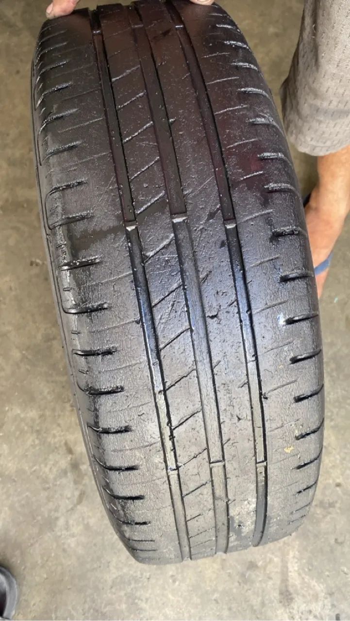 Pneu 185/65 aro 15 