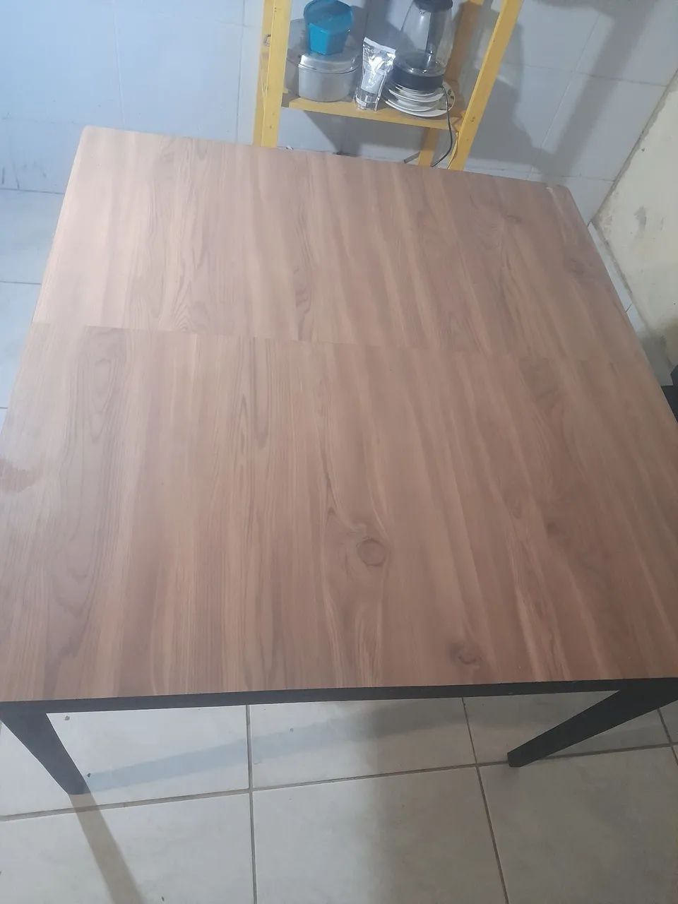 Mesa de madeira semi nova 