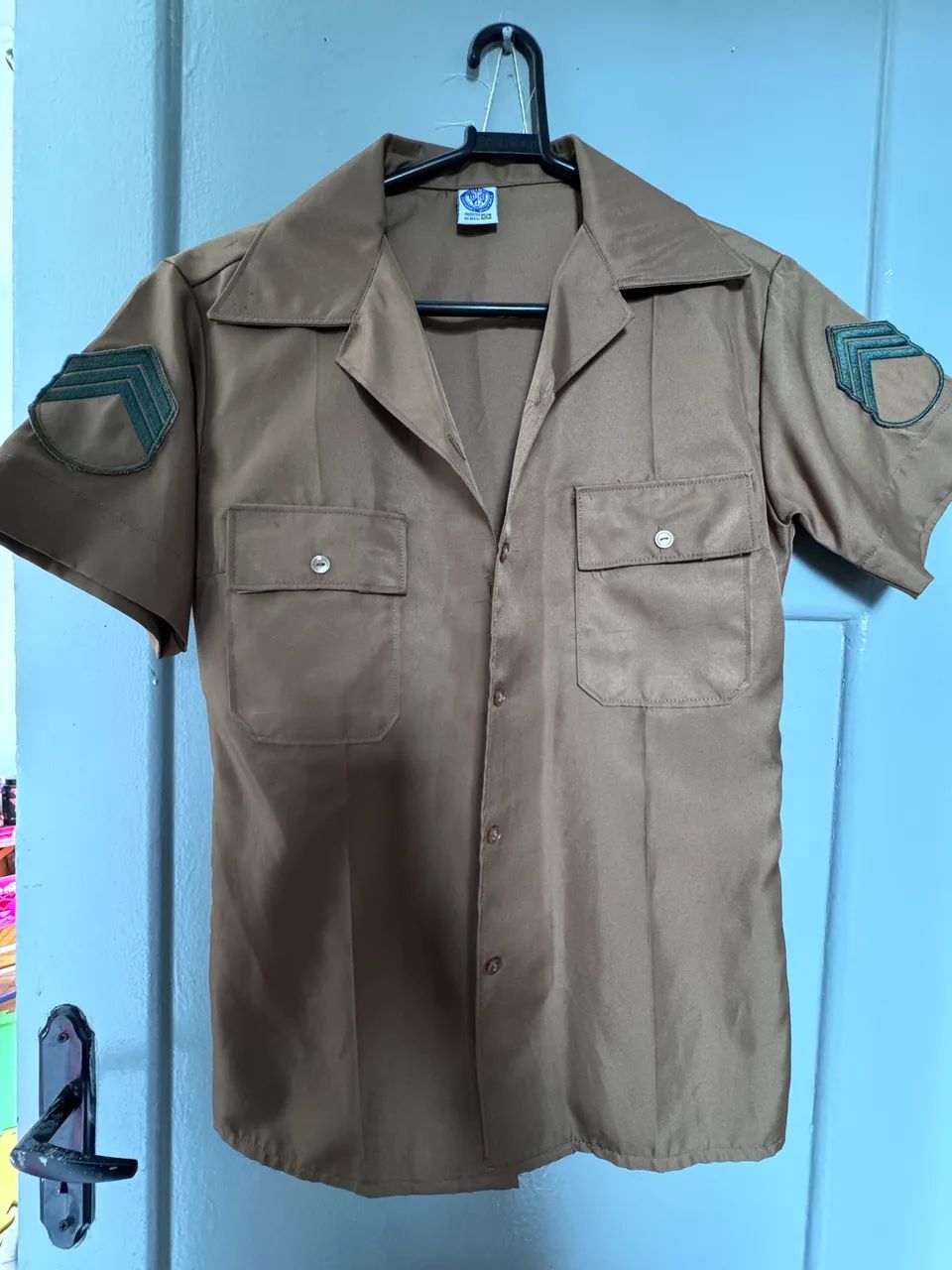 Camisa bege militar feminina