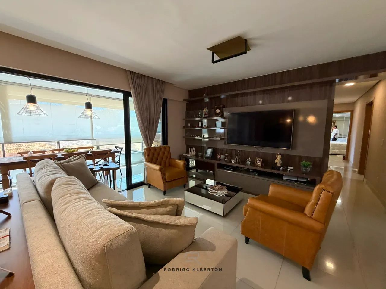 Edificio Wish, com Mobiliado e Decorado, com 209m² e 3 vagas na garagem,