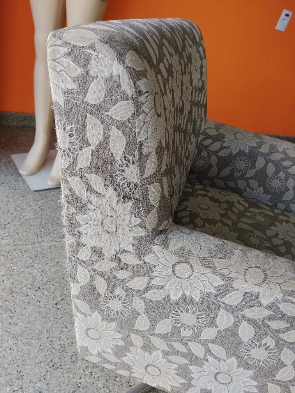 Vendo 2 lindas poltronas giratórias e muito confortáveis. - Foto 3