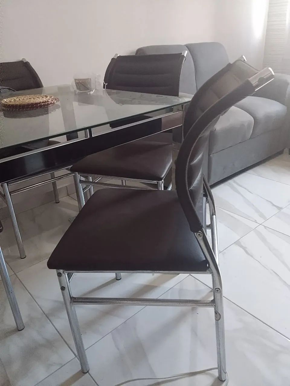 Mesa em cromado com 4 cadeiras  - Foto 2