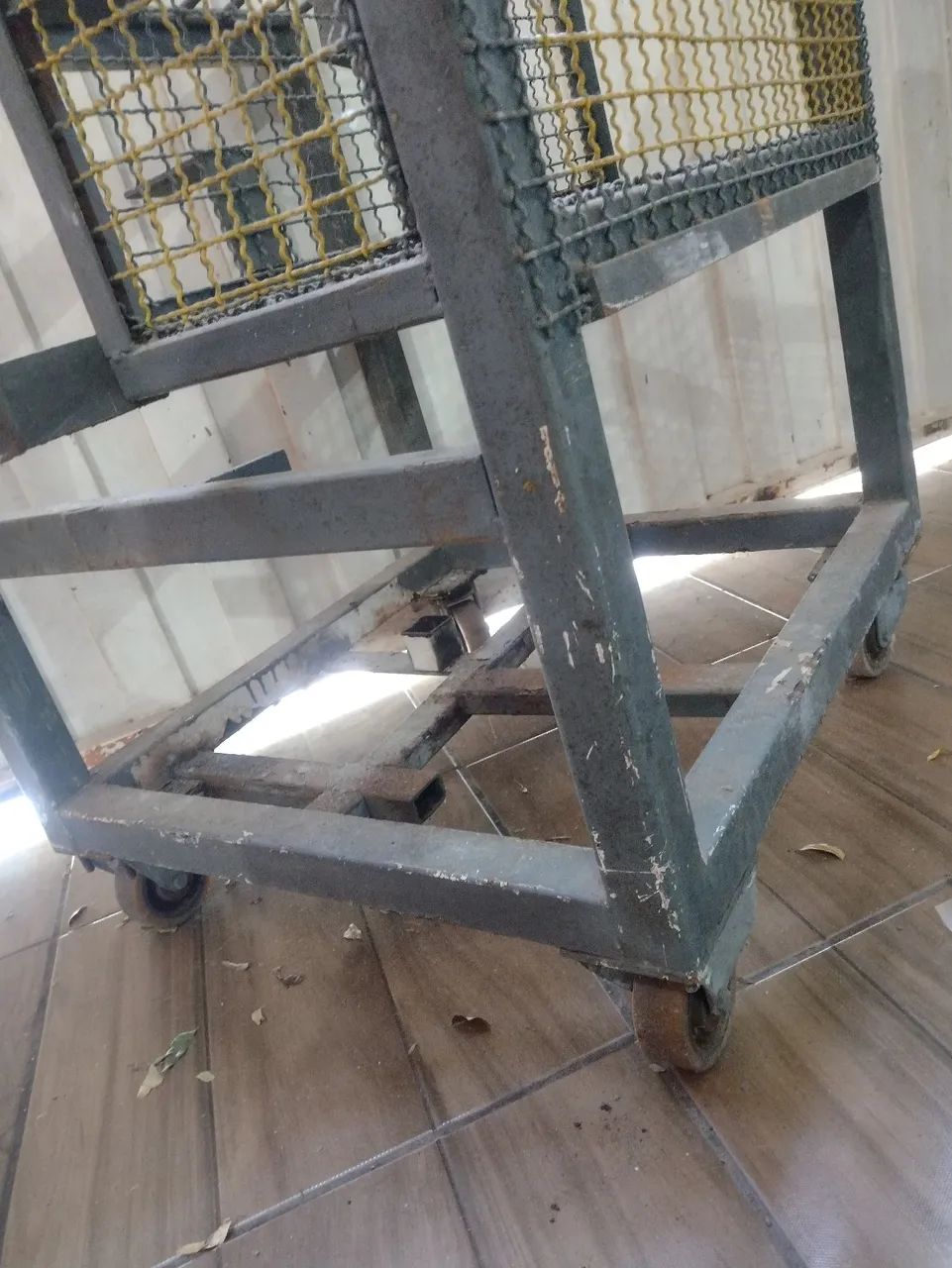 Bancada reforçada multi função com rodas reforçadas  - Foto 2