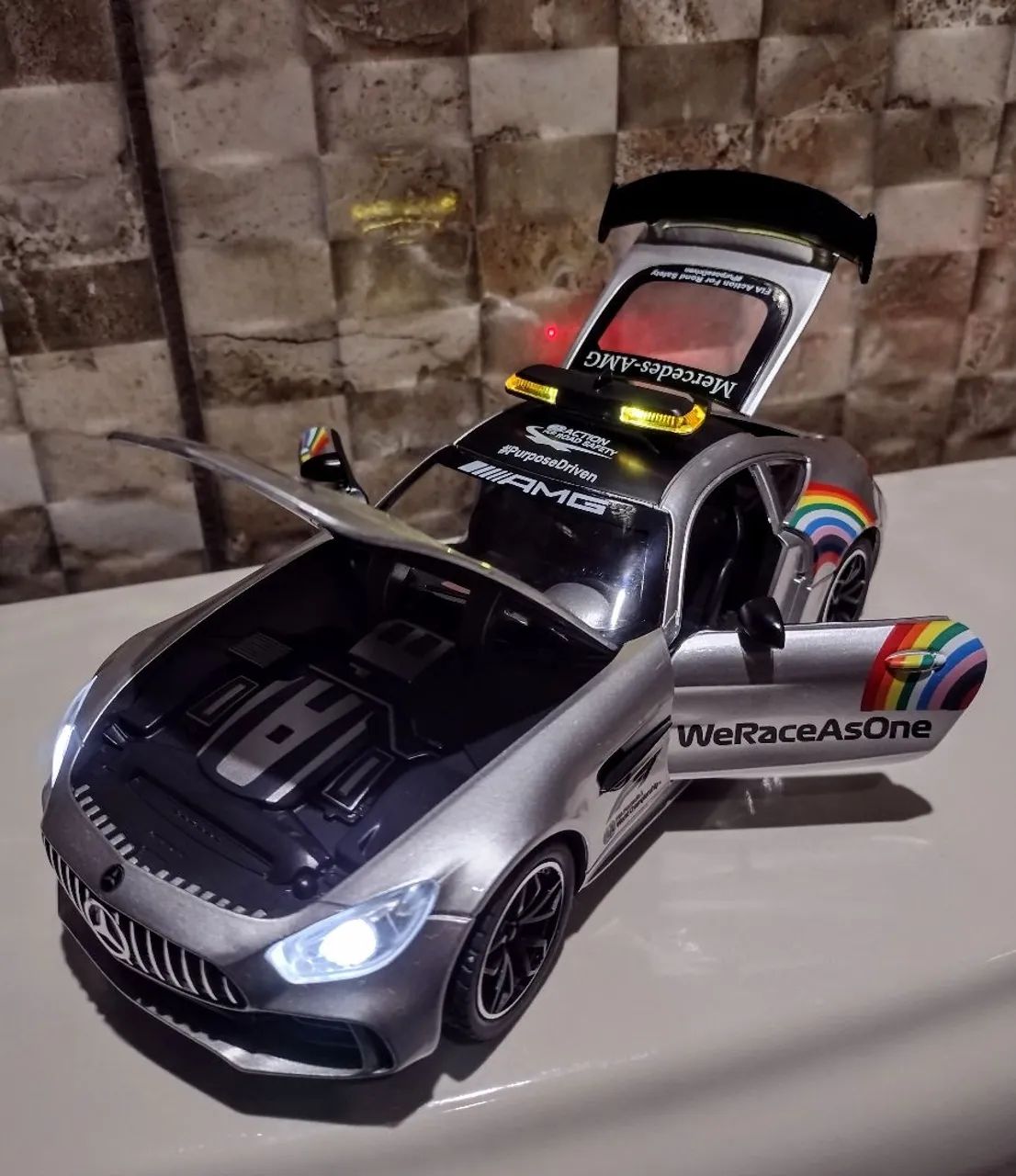 Miniatura Mercedes AMG GTR Safety Car F1 Escala 1/24 Prata  - Foto 5
