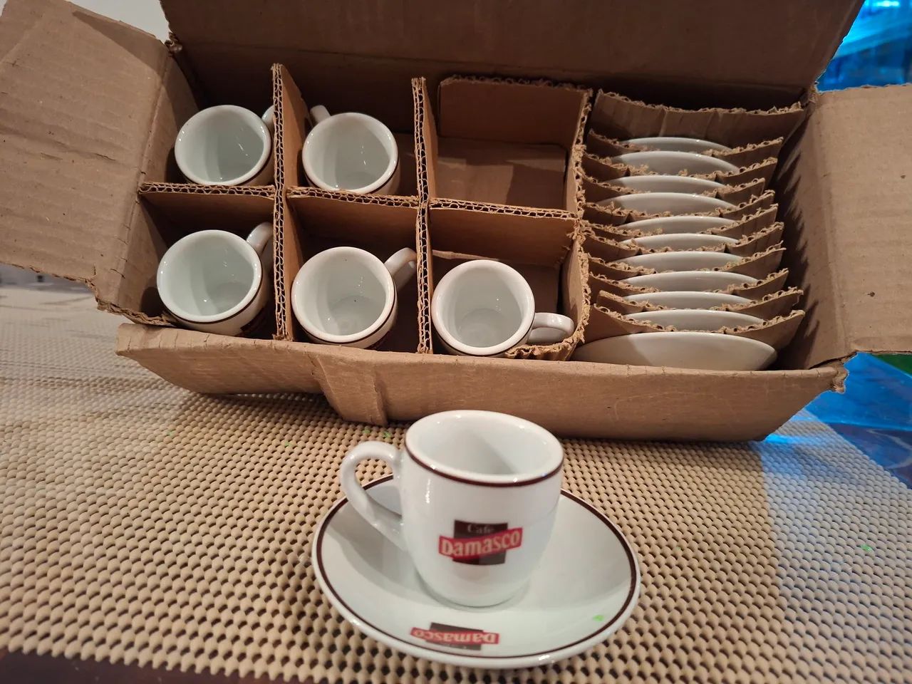 Jogo de  Xícaras e Pires do Café Damasco  - Foto 4