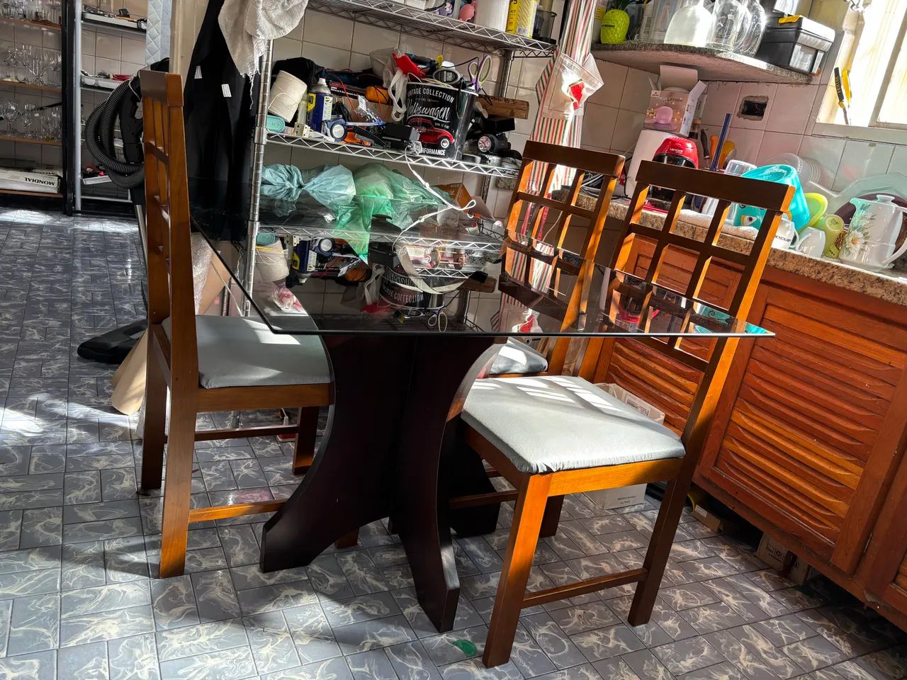 Mesa jantar tampo de vidro com 3 cadeiras  - Foto 5