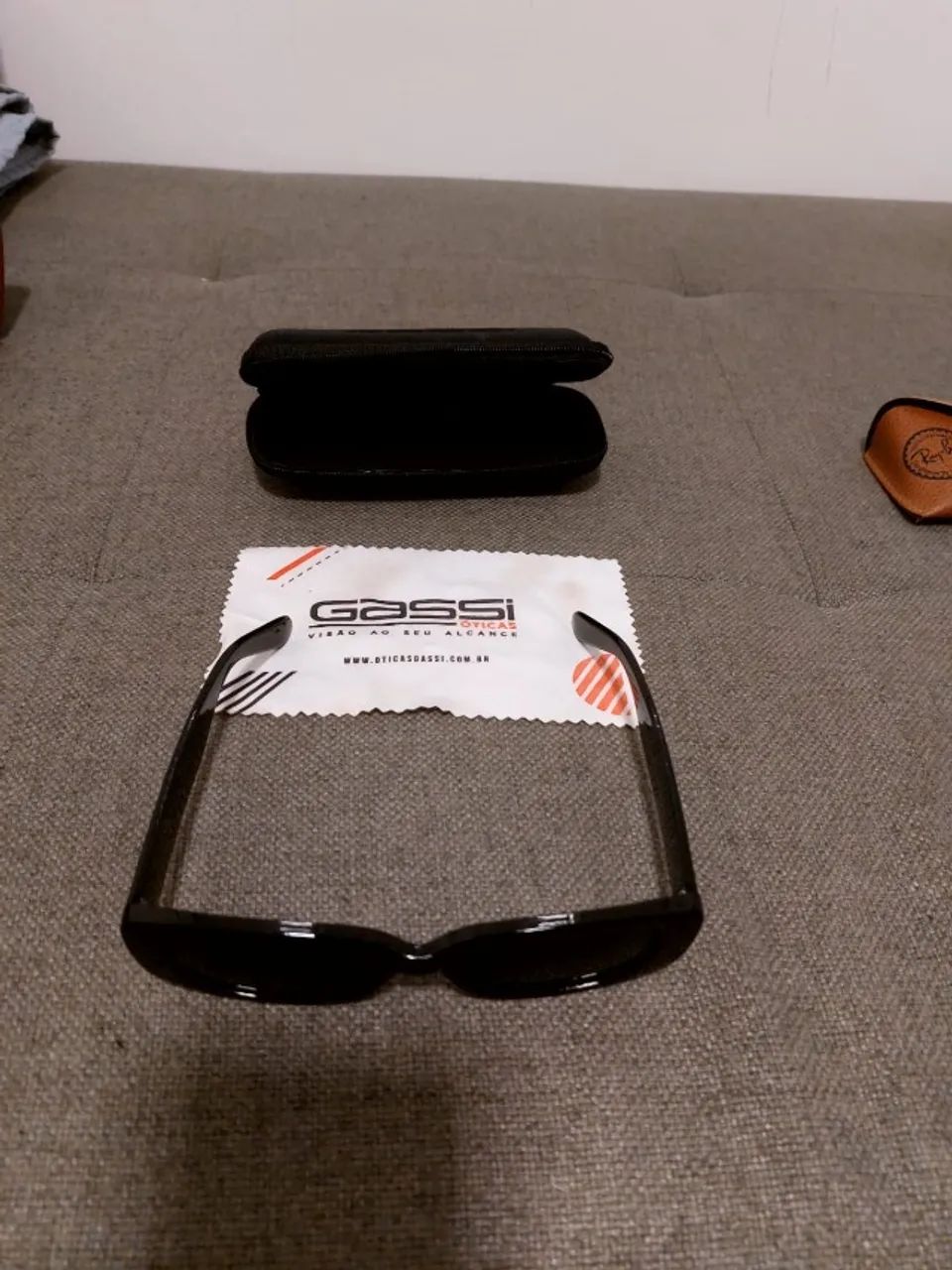 3 Óculos de Sol com Cases e Flanelas (Chillibeans e Ray-Ban) - Foto 5