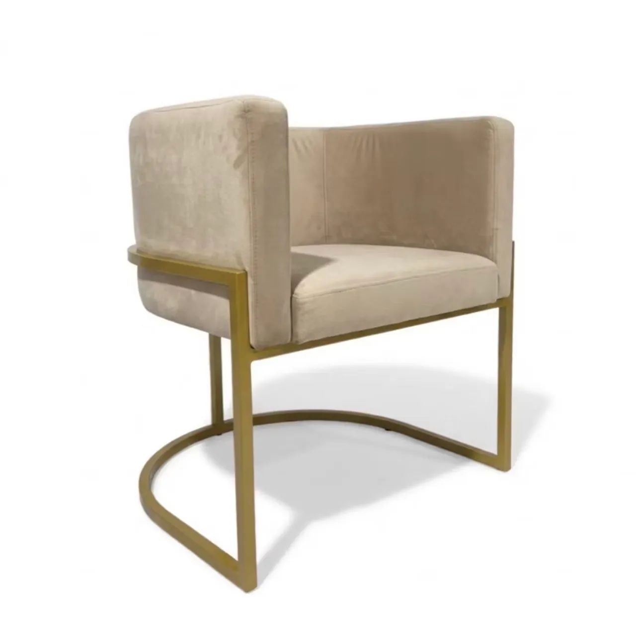 Poltrona Decorativa Base de Ferro Dourada Conforto Diversos Ambientes - Foto 4