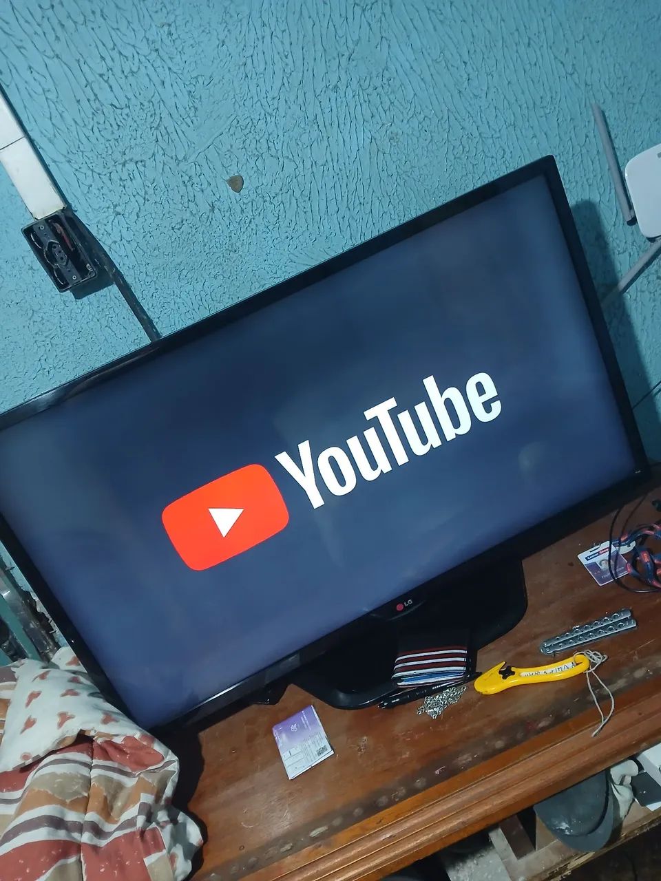 Tv smart antiga 43pl tem YouTube netflix - Foto 4