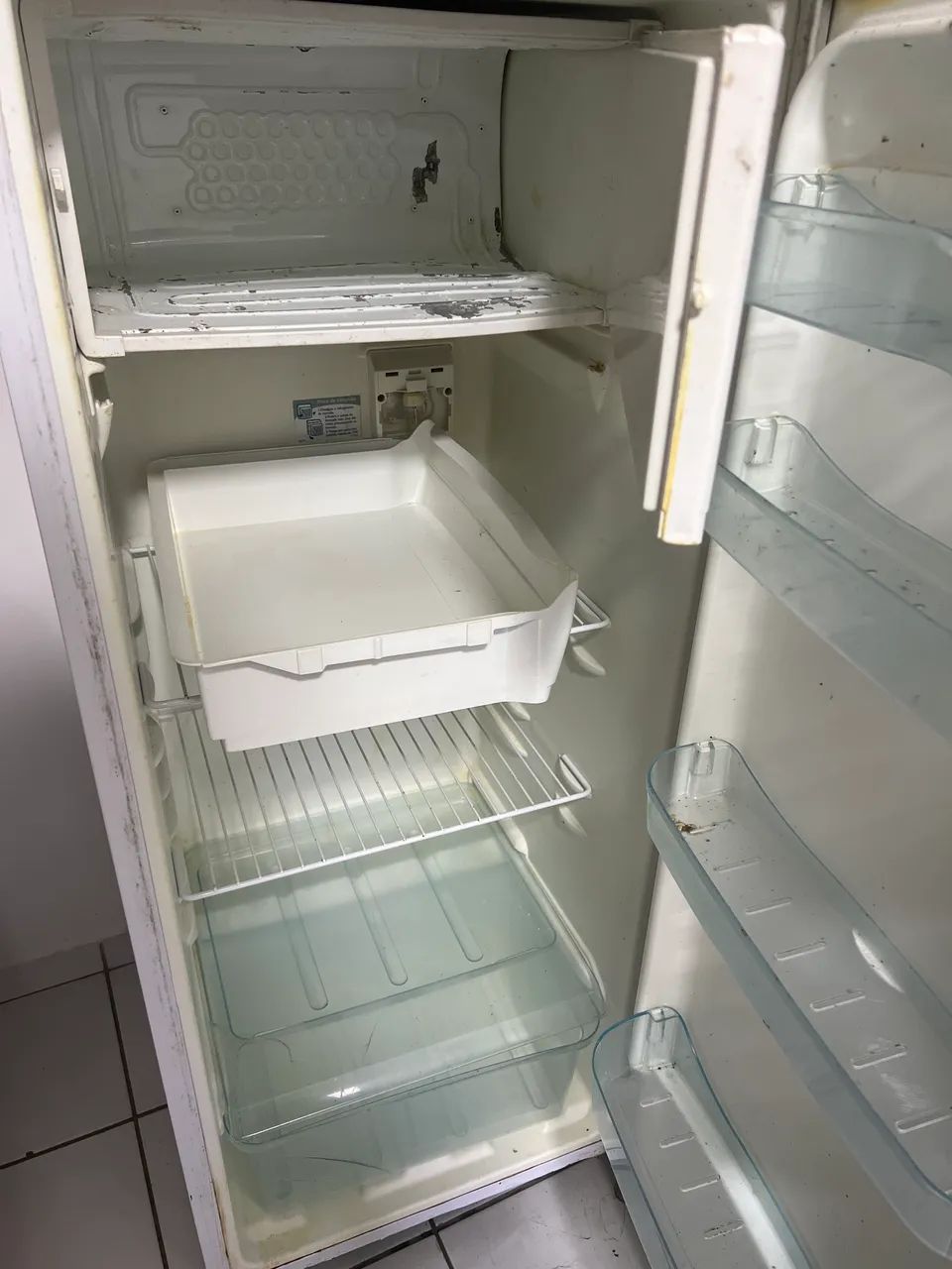 Geladeira Electrolux Com defeito  - Foto 2