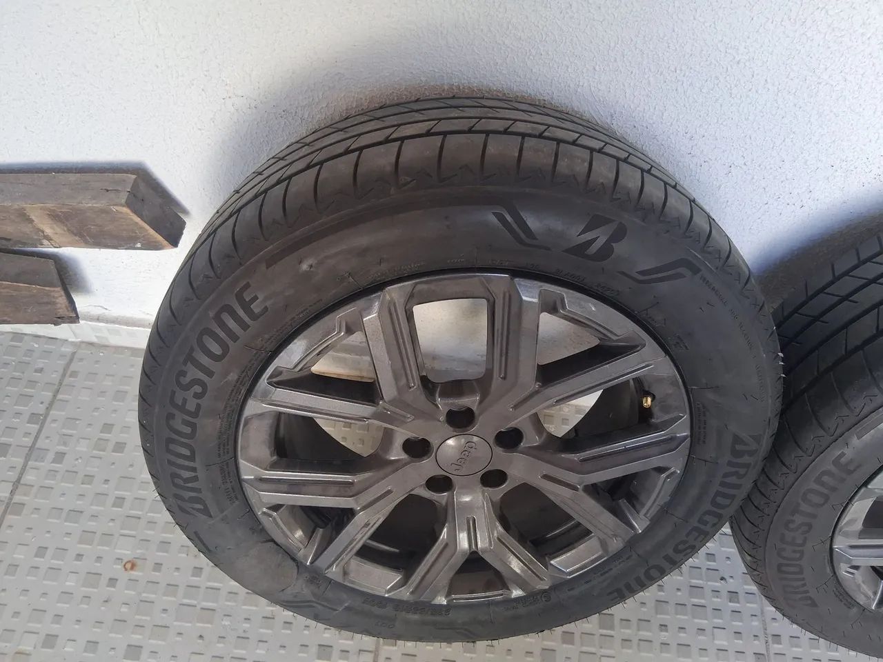 Roda Jeep Compass Longitude T270 - Foto 4