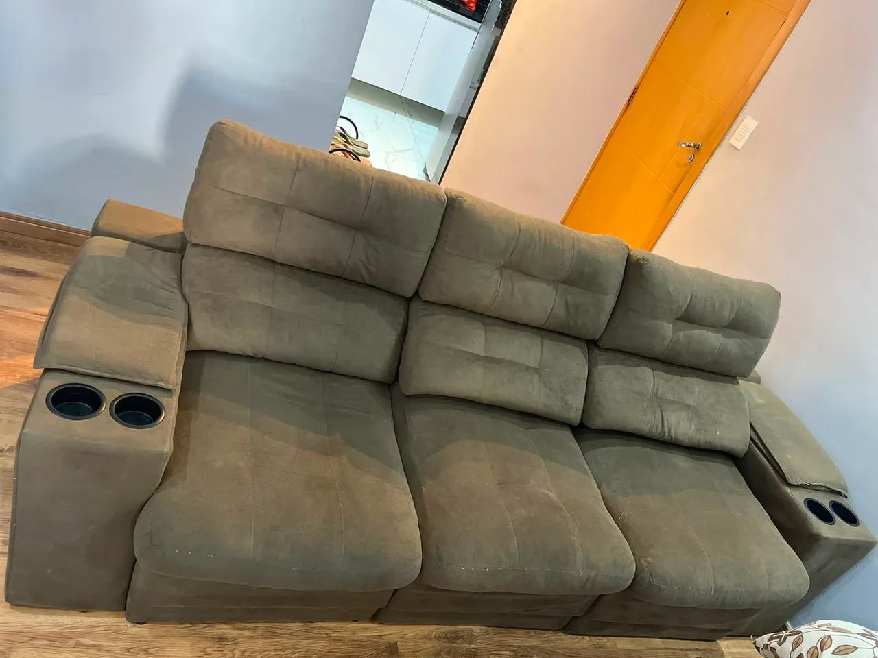 SOFA RETRATIL 3 LUGARES(1°ANO DE USO) - Foto 4