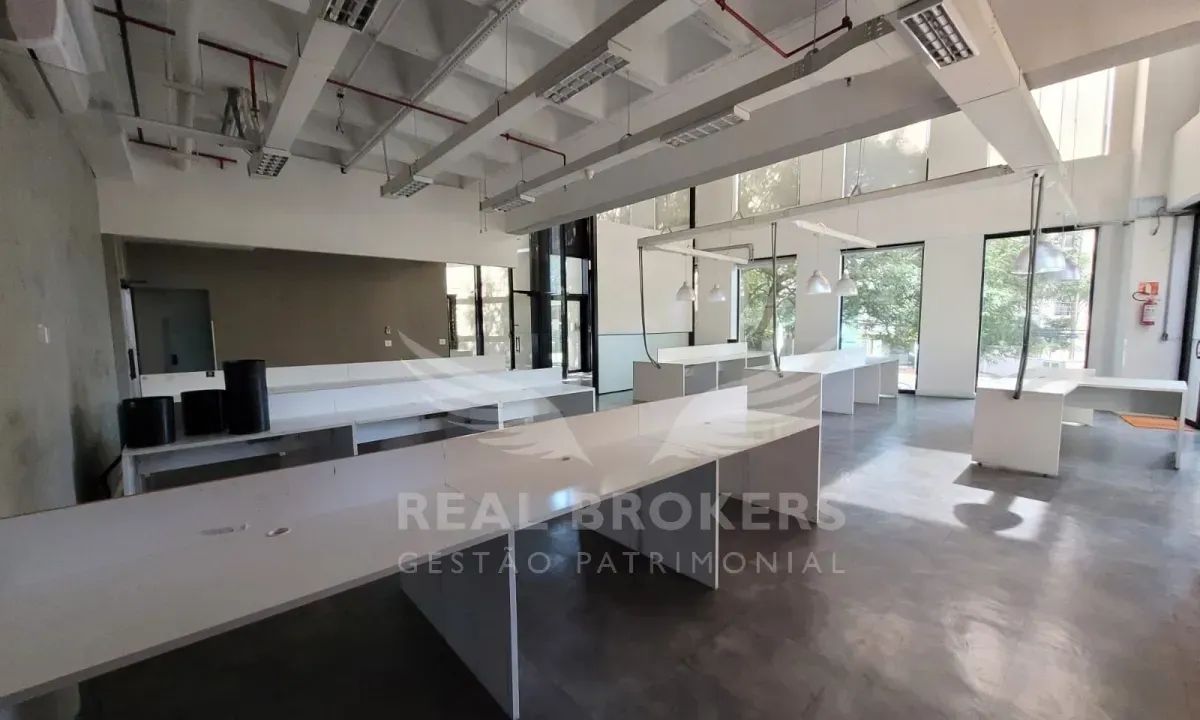 Sala Comercial Mobiliada para Locação 750m² de Área Útil, copa e 6 Vagas de Garagem em Alp - Foto 2