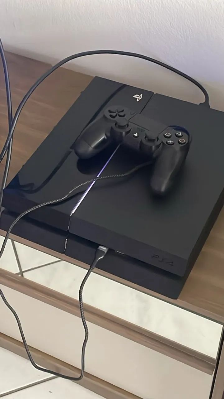 PlayStation 4 + 3 Controles + 2 Jogos