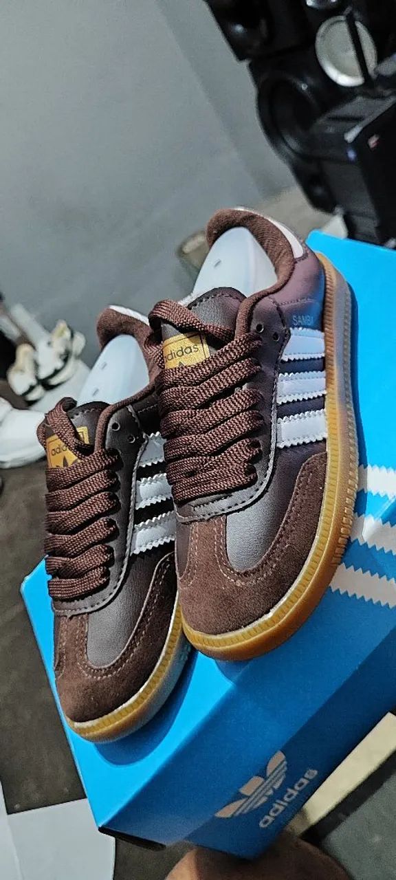 Tênis Adidas tamanho 34 - Foto 2