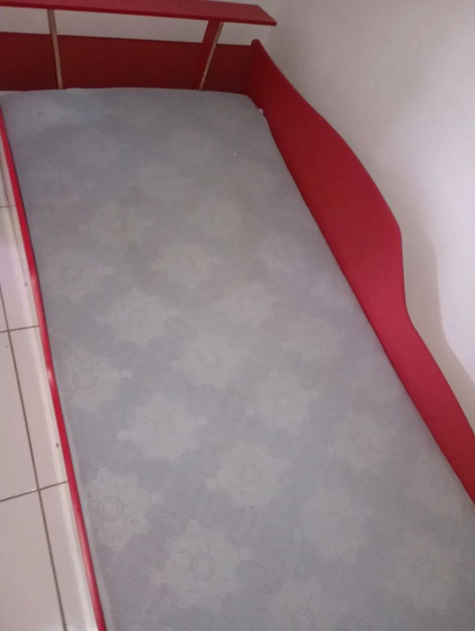Cama com colchão solteiro 