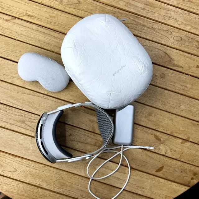 Apple Vision Pro 512GB + Travel Case Original Apple + 2 Bands