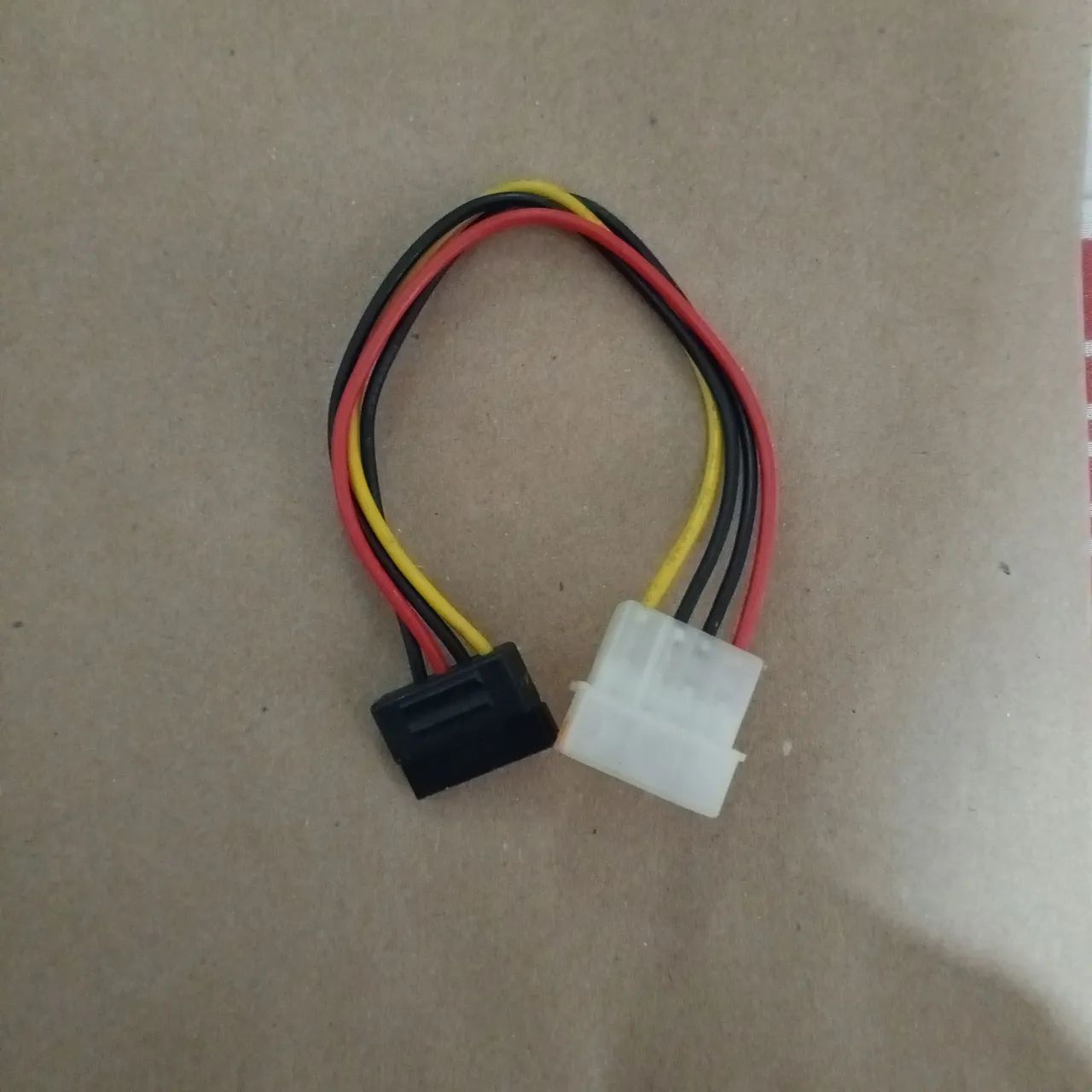 Cabo de alimentação para HD sata