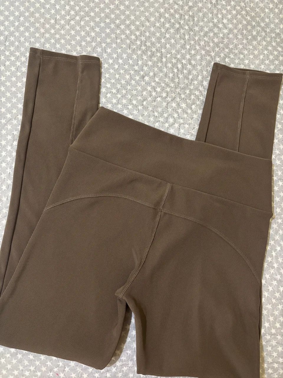 Calça canelada cintura alta marrom  - Foto 3