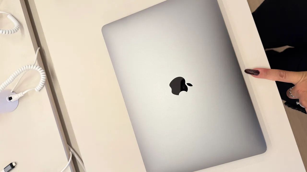 MacBook Pro M2
