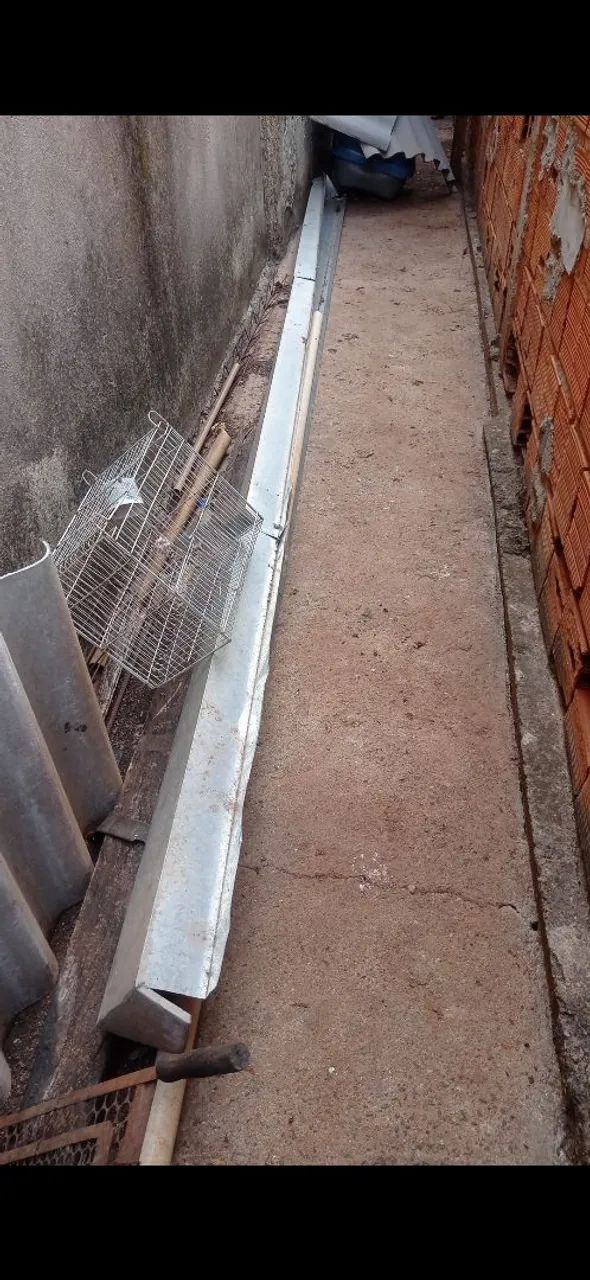 Vendo essa calha 5 metros e meio 