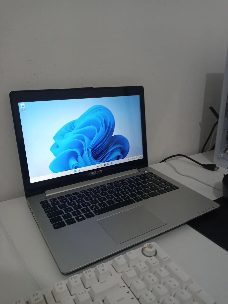 Notebook ASUS (Touch-screen, SSD, 5G, Bluetooth)