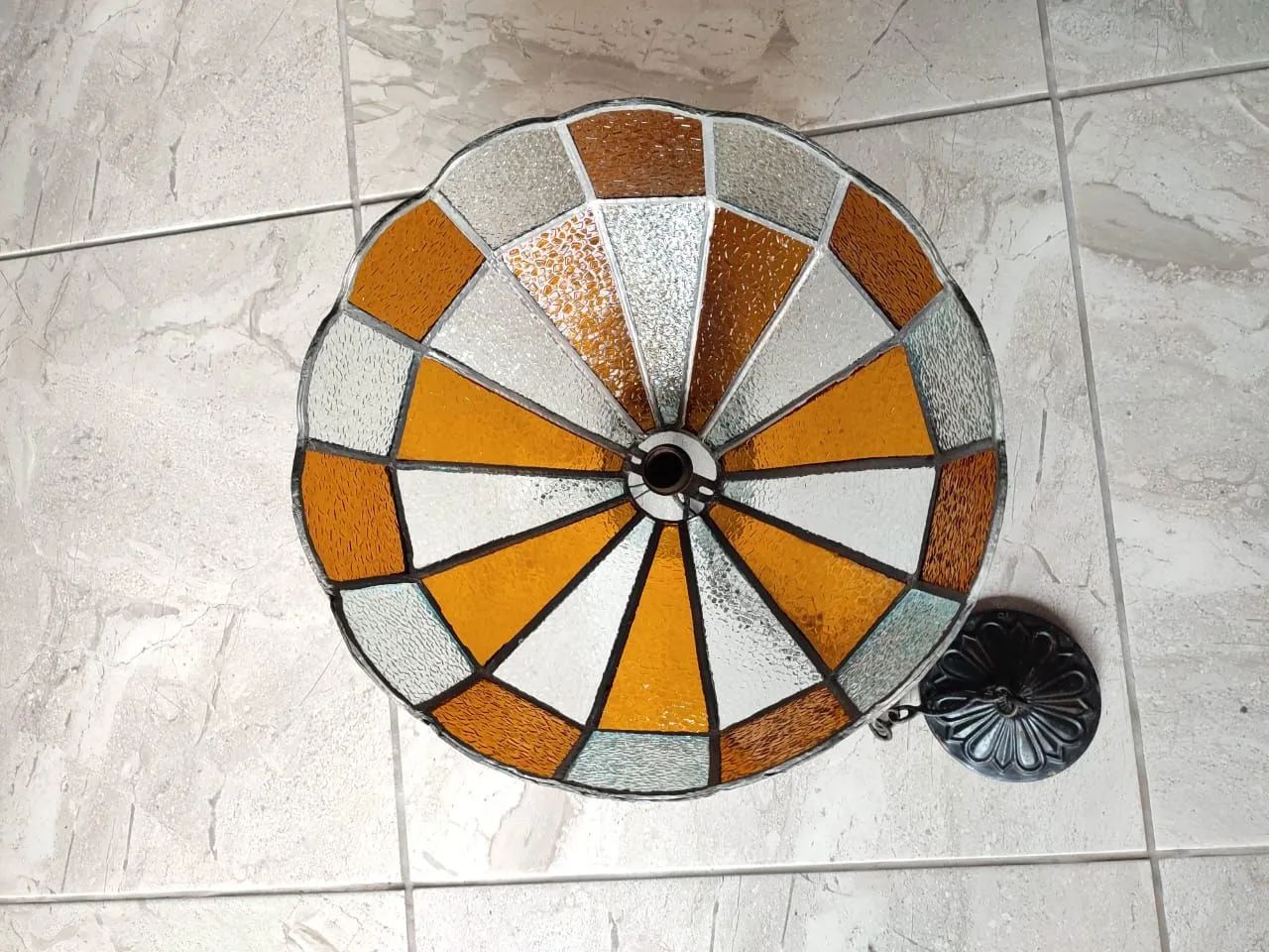 Lustre de vidro com design clássico e elegante. - Foto 2