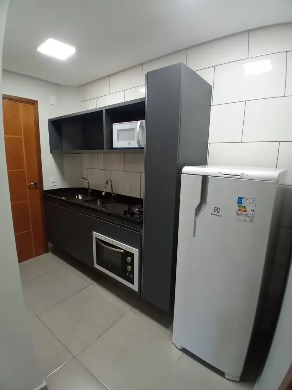 Studio todo mobiliado com eletrodomestico e ar condicionado !!