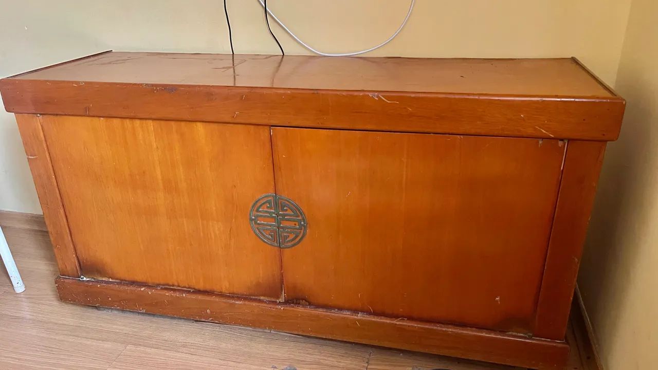 Móvel de sala, serve como rack.